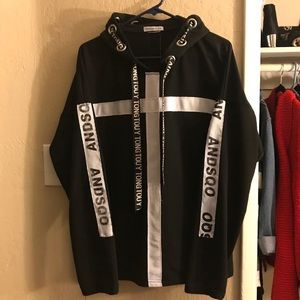 Long sleeve hooded sweatshirt w/ circle detailing